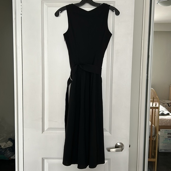 Theory Sleeveless V neck Flared Black Midi Dress with Buckle belt Size 2 - Picture 3 of 8